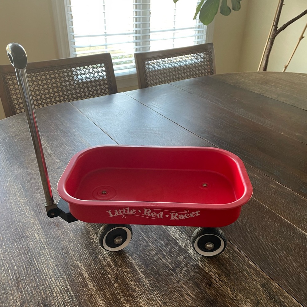 Classic Red Pull Wagon for Kids